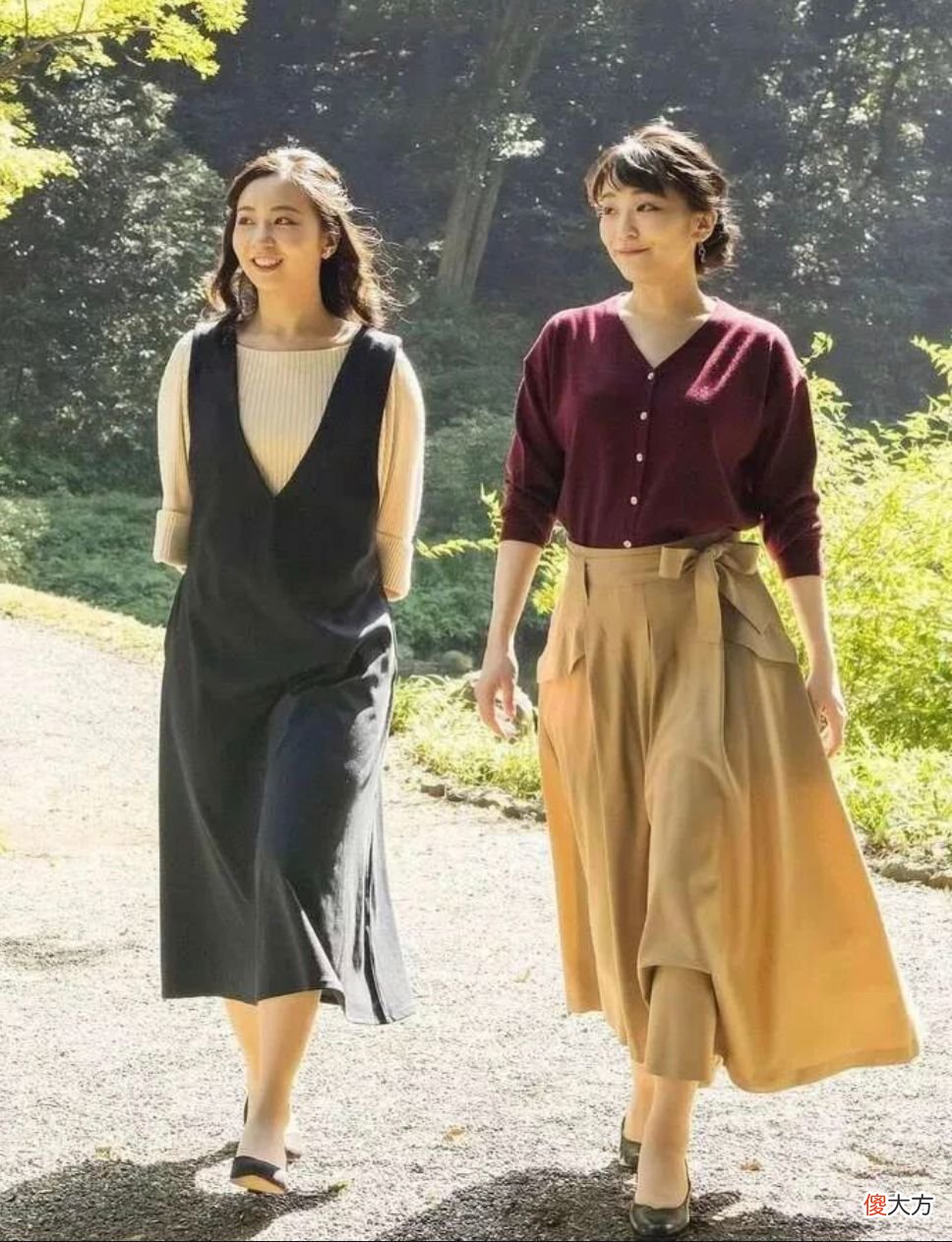 【时尚一点】日本公主出行没皇家范，穿搭低调如邻家少女，驸马爷扎小辫挺帅气