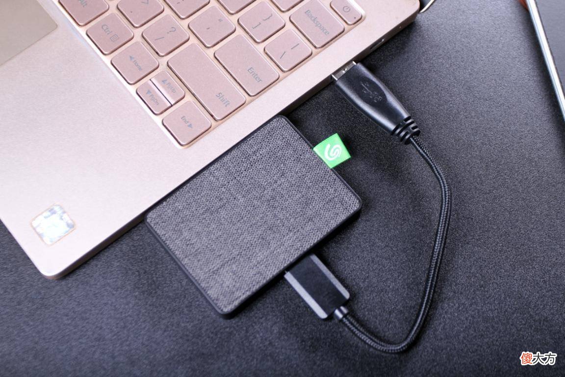 这款手机移动固态硬盘适合你 手机移动固态硬盘