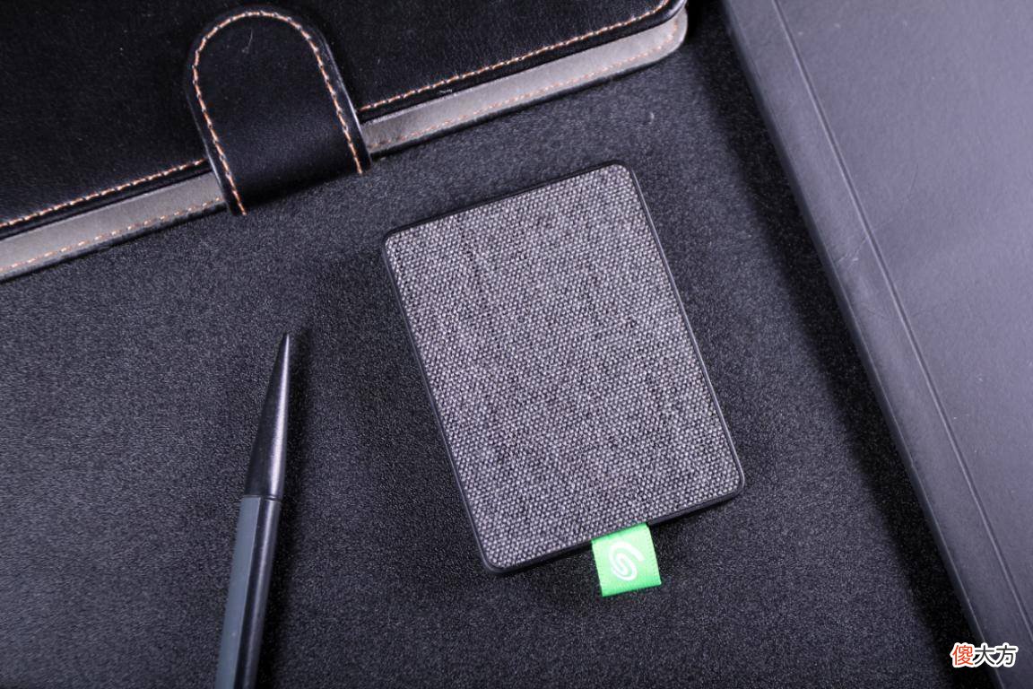 这款手机移动固态硬盘适合你 手机移动固态硬盘