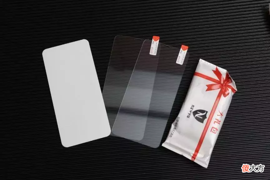 变着方法弄碎我的iPhone手机膜-17款钢化玻璃膜大横评