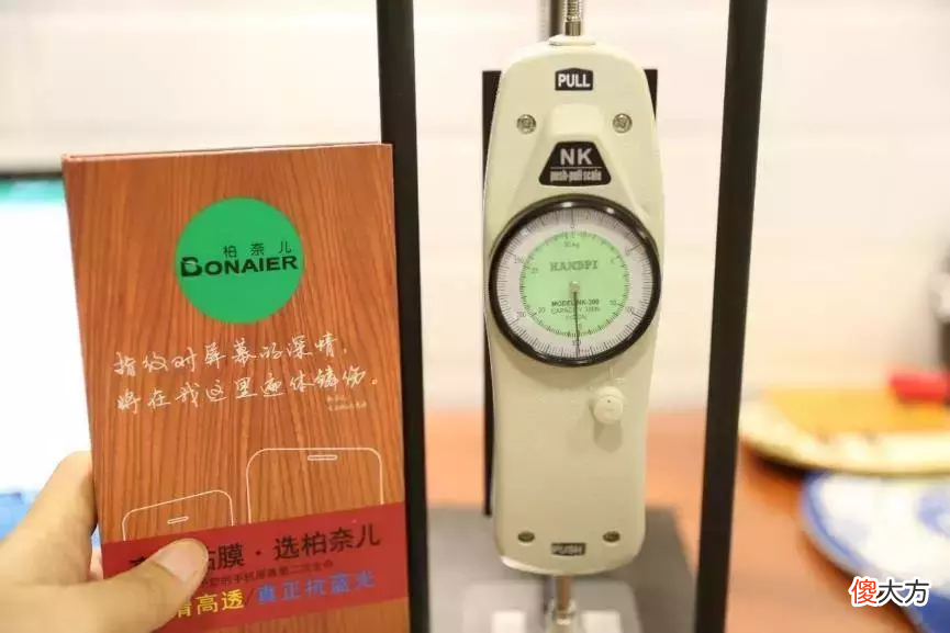 变着方法弄碎我的iPhone手机膜-17款钢化玻璃膜大横评