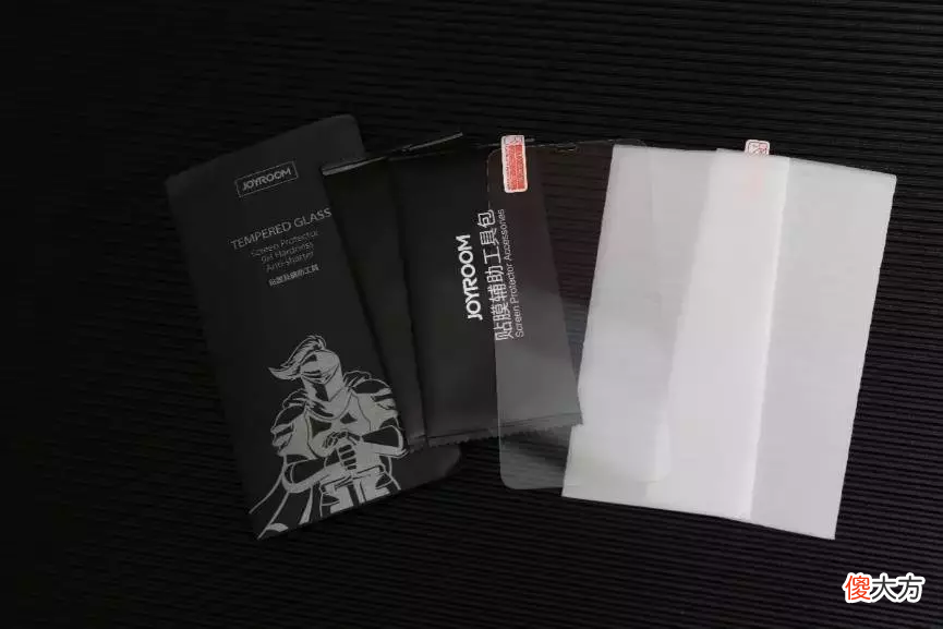 变着方法弄碎我的iPhone手机膜-17款钢化玻璃膜大横评