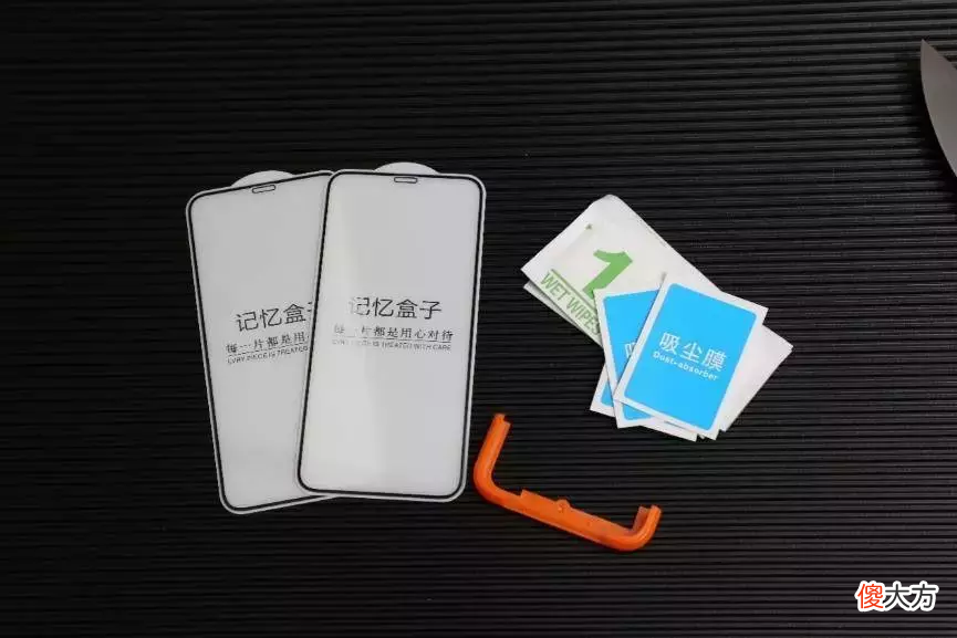 变着方法弄碎我的iPhone手机膜-17款钢化玻璃膜大横评