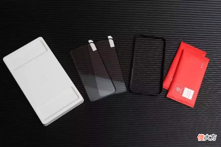变着方法弄碎我的iPhone手机膜-17款钢化玻璃膜大横评