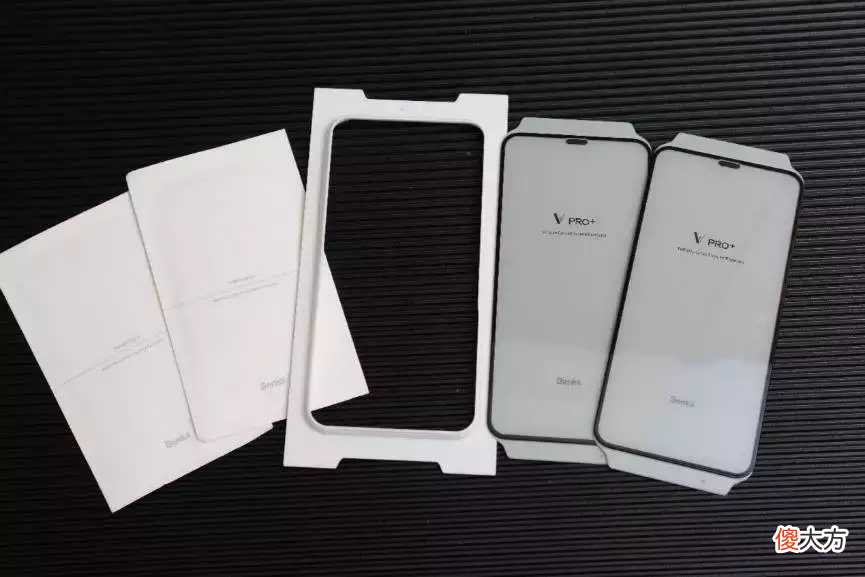 变着方法弄碎我的iPhone手机膜-17款钢化玻璃膜大横评
