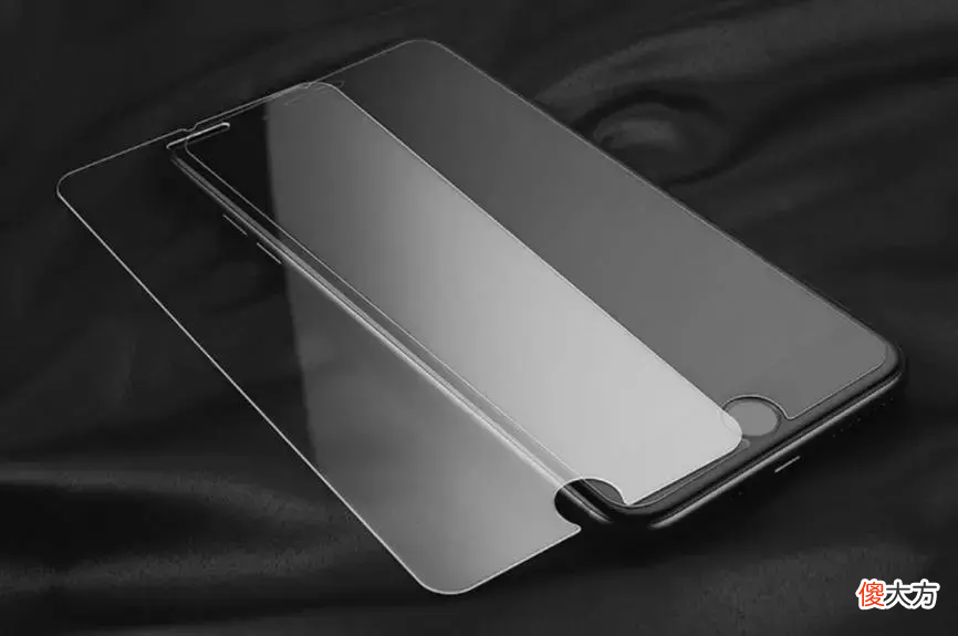 变着方法弄碎我的iPhone手机膜-17款钢化玻璃膜大横评