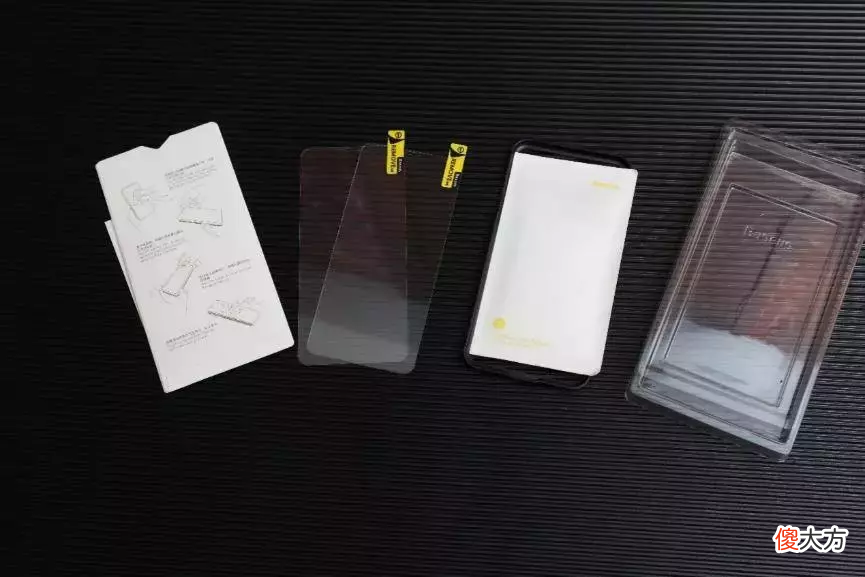 变着方法弄碎我的iPhone手机膜-17款钢化玻璃膜大横评