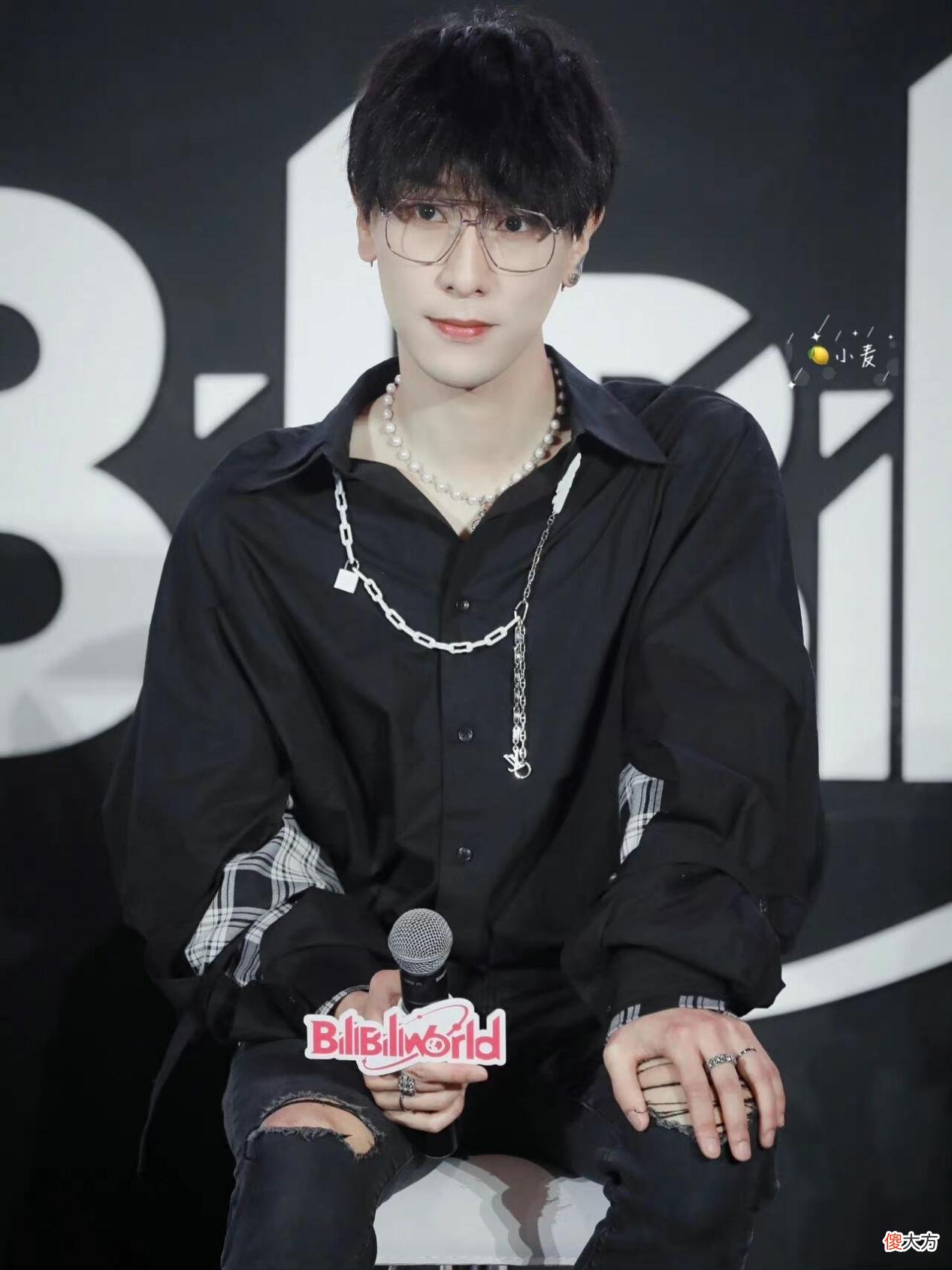【就爱时尚】看到cv景向谁依的颜值，网友直言：哥哥可以直接出道了！