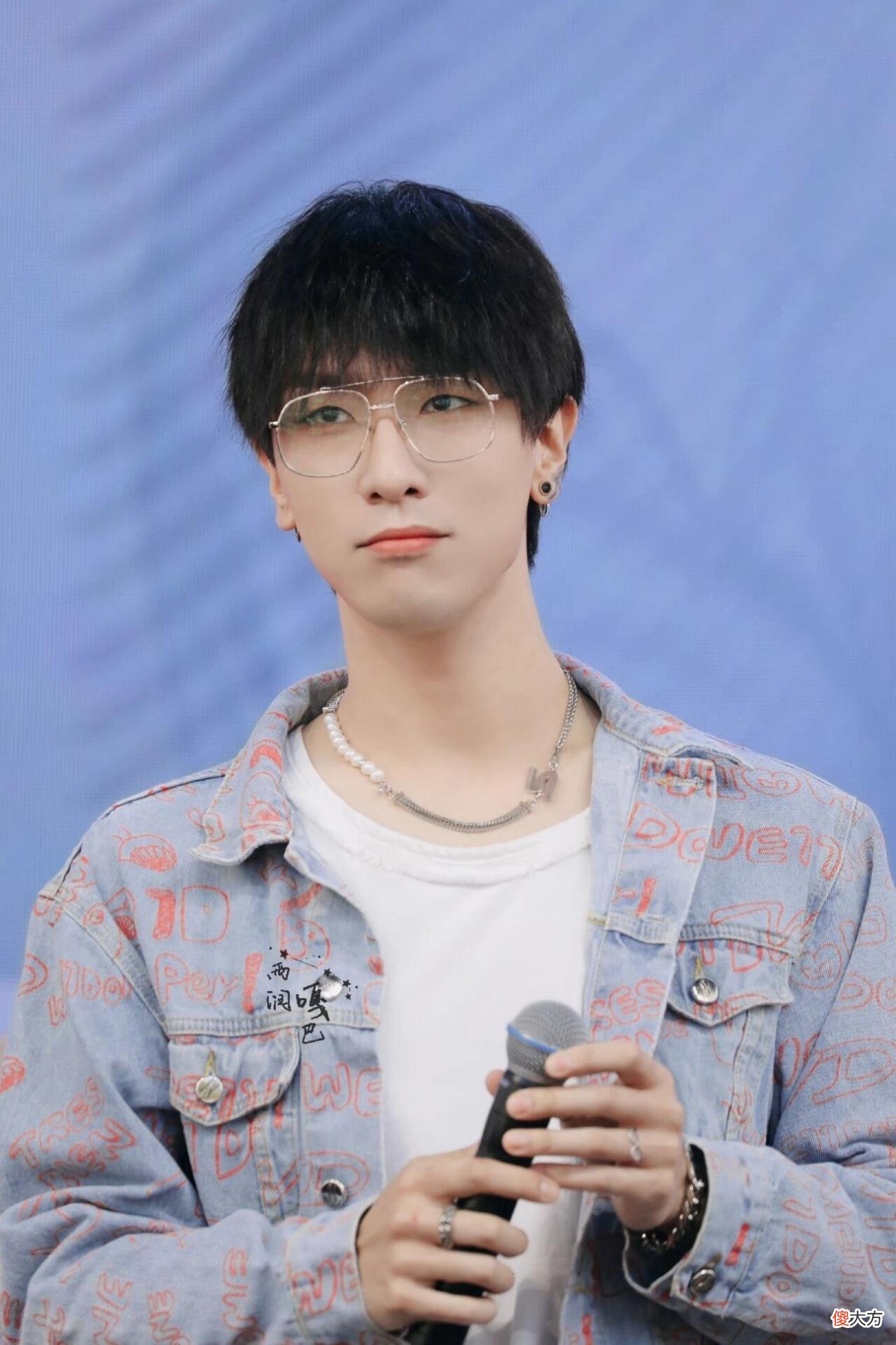 【就爱时尚】看到cv景向谁依的颜值，网友直言：哥哥可以直接出道了！