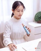 【就爱时尚】小米有品上架79元新品：看似口红 其实是小风扇