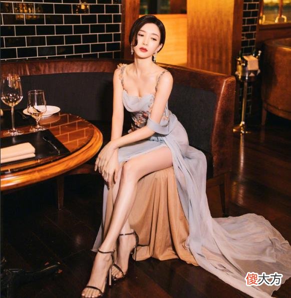 江疏影长着一张初恋脸，为何至今单身？或许和她的感情经历有关!