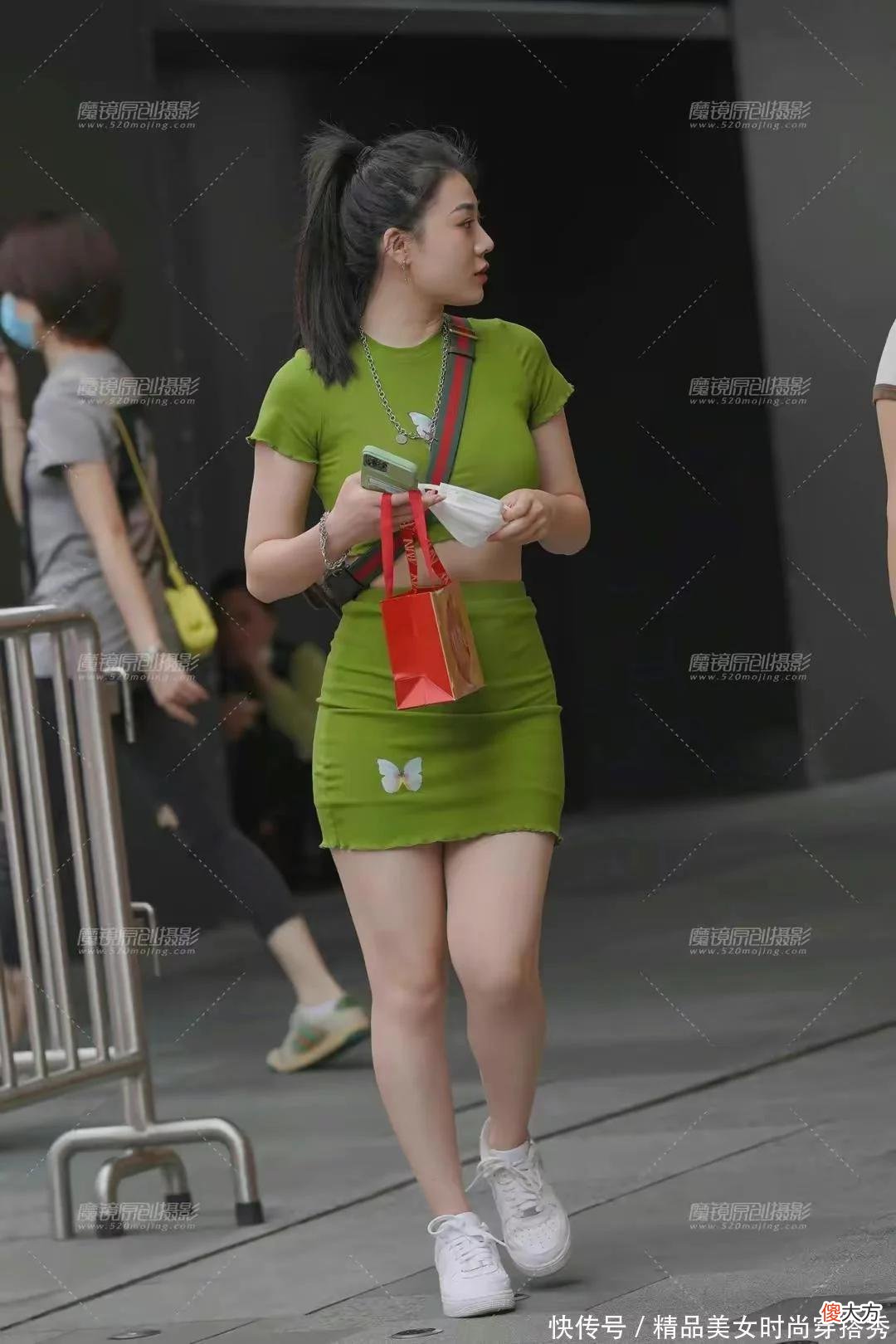 【就爱时尚】草绿色包臀裙套装清新自然，关键还不挑人