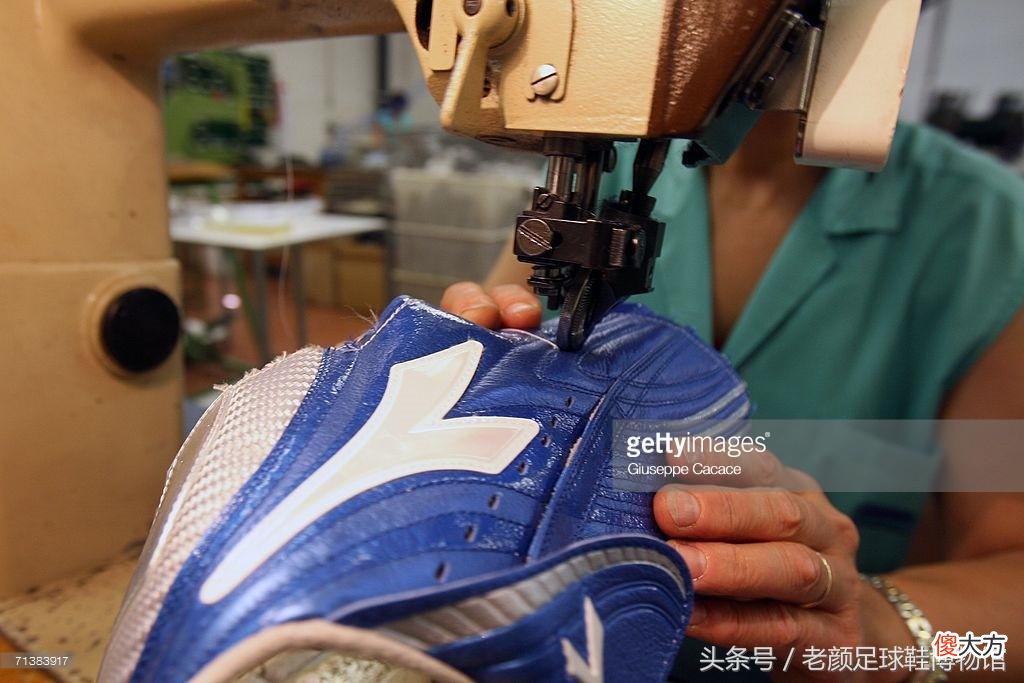 全是套路，塑料毛线组装在一起卖2000，解密足球鞋生产成本的秘密