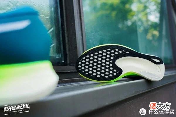 【时尚一点】ASICS MetaSpeed+ 碳板竞速跑鞋的TOP榜单必须有我