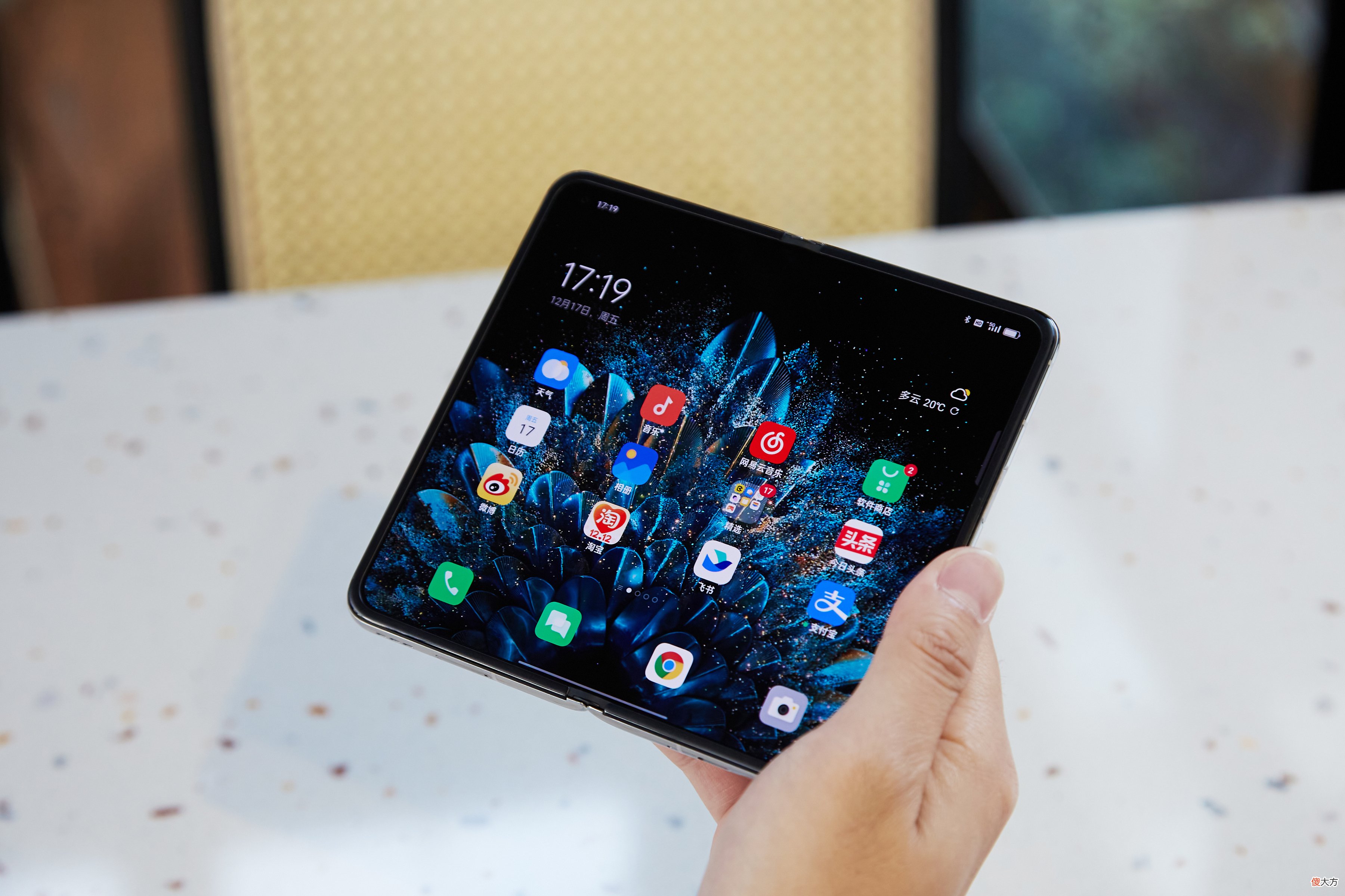 情人节送对象折叠屏手机怎么选?这台颜值、体验都在线