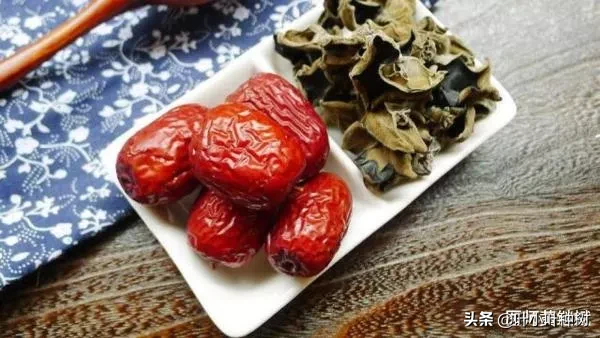 每天适量食用红枣，身体出现三大好处，哪些人不能碰红枣？