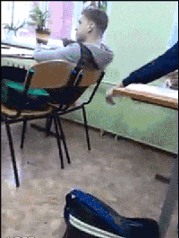 1、我应聘上了房子的销售人员，经理要求上班的时候必须穿高跟鞋