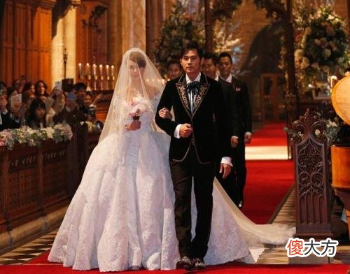 周杰伦经历了三任女友侯佩岑、蔡依林和昆凌，为什么最后和昆凌走进了婚姻？其实