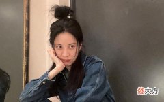 【就爱时尚】徐贤豪宅里庆生，头戴皇冠穿绿纱裙挂金绶带，打扮惊艳像参加选美