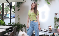 【时尚一点】“大将军”范志毅女儿晒生活近照，穿连体裤曲线S级，嘴角美人痣抢镜