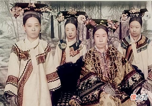 【历史故事】晚清第一美女有多美？黑白照难掩绝美容颜