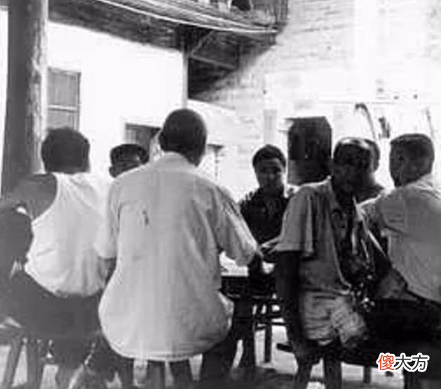 【爱历史】老照片：长沙1979年的12张照片，摄影培训班上大家兴致盎然