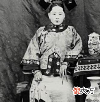 【爱历史】老照片：清末满族的贵妇到底长啥样？溥仪的皇后美翻了