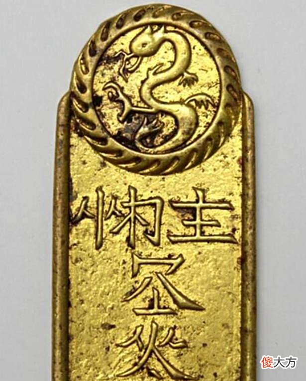 【历史故事】内蒙古男子河边捡到辽国金牌,专家劝上交,男子却熔成一对金镯子