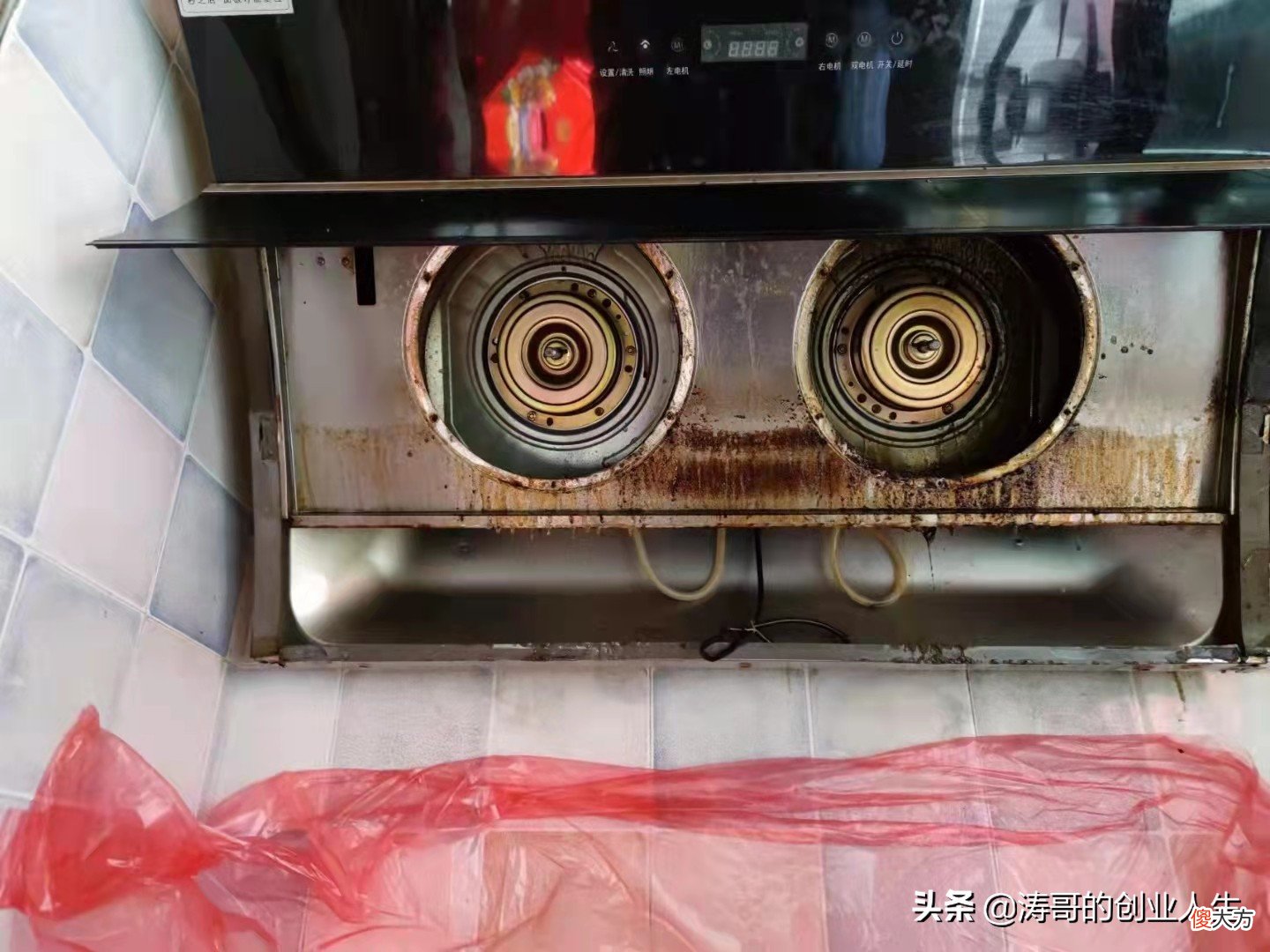 今天去合肥庐阳区清洗油烟机，结束的时候，阿姨笑着问我小伙子