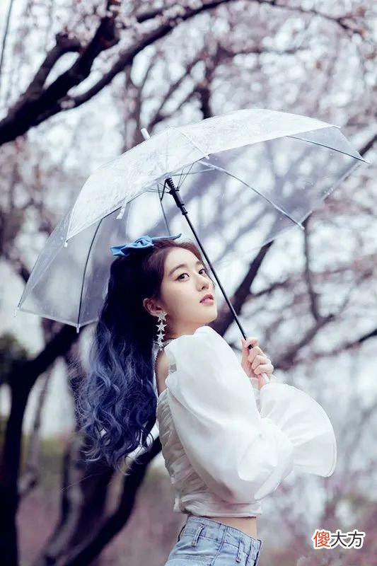 【就爱时尚】新加坡的国宝级美人，明眸善睐红唇丹齿，钟爱薄纱仙女风
