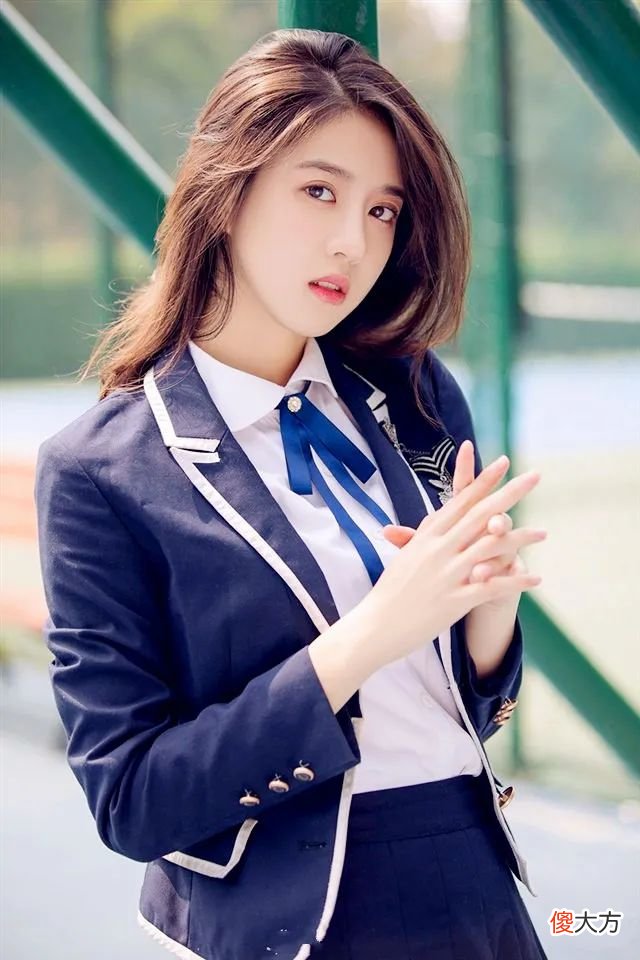 【就爱时尚】新加坡的国宝级美人，明眸善睐红唇丹齿，钟爱薄纱仙女风