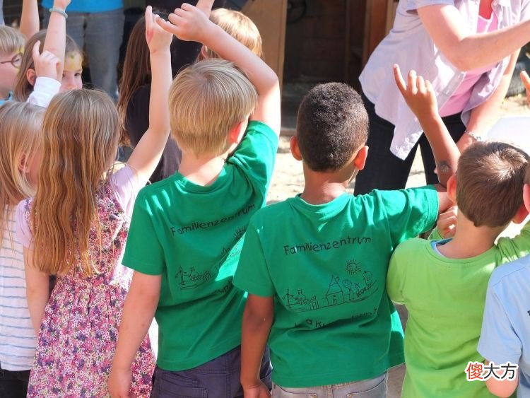 做父母的，都盼望孩子能过得好，希望孩子受人欢迎、成绩优异