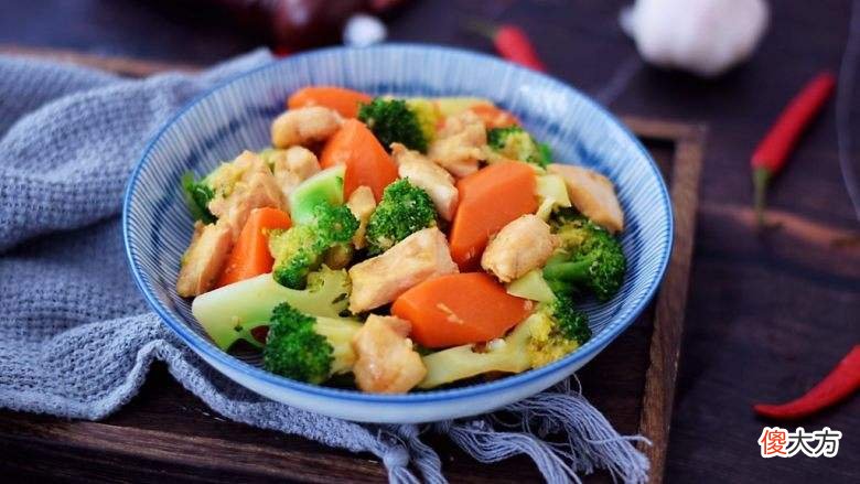 减肥不再枯燥无味,解锁四道低脂美味的鸡胸肉菜谱