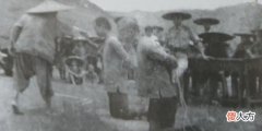【爱历史】老照片：直击1940年代斗地主分田地，贫苦农民喜笑颜开清点浮财