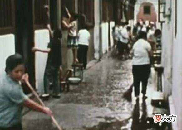 【爱历史】老照片：1978年的上海老城区，改革春风吹拂，百业待兴