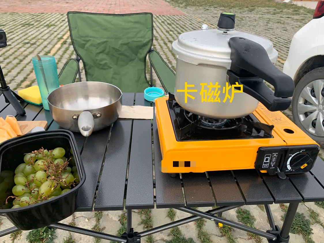 有朋友看我自驾游新疆几个月，问我自驾游该带些啥？今天就来说一说！