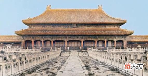 【历史故事】清末皇宫紫禁城的真实影像，殿前荒草萋萋，殿内摆设依旧