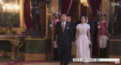 【时尚一点】韩国第一夫人闪耀西班牙国宴！穿刺绣白裙好仙，比同龄的莱后更嫩