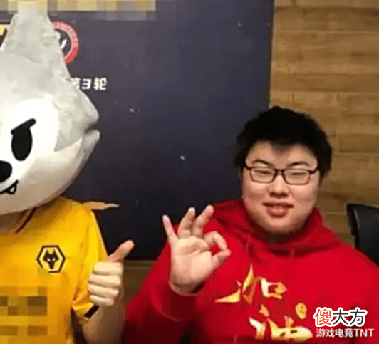 【游戏迷】狼队小胖太可惜,空有一身天赋无缘首发,水友:狼队浪费人才