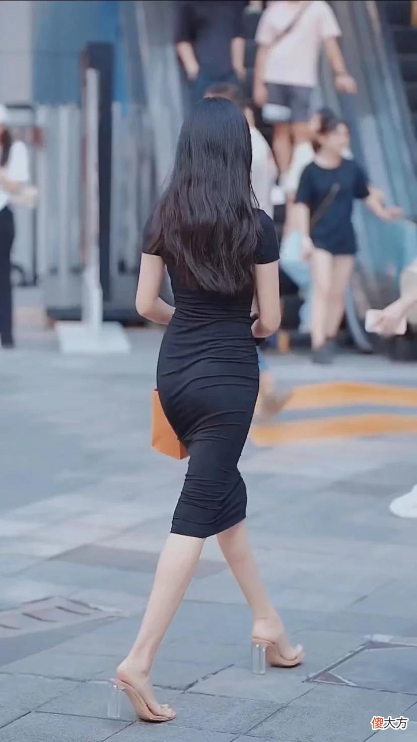 【就爱时尚】精致靓丽姐姐一袭黑色修身长裙搭配水晶高跟鞋，女人味十足又不失优雅