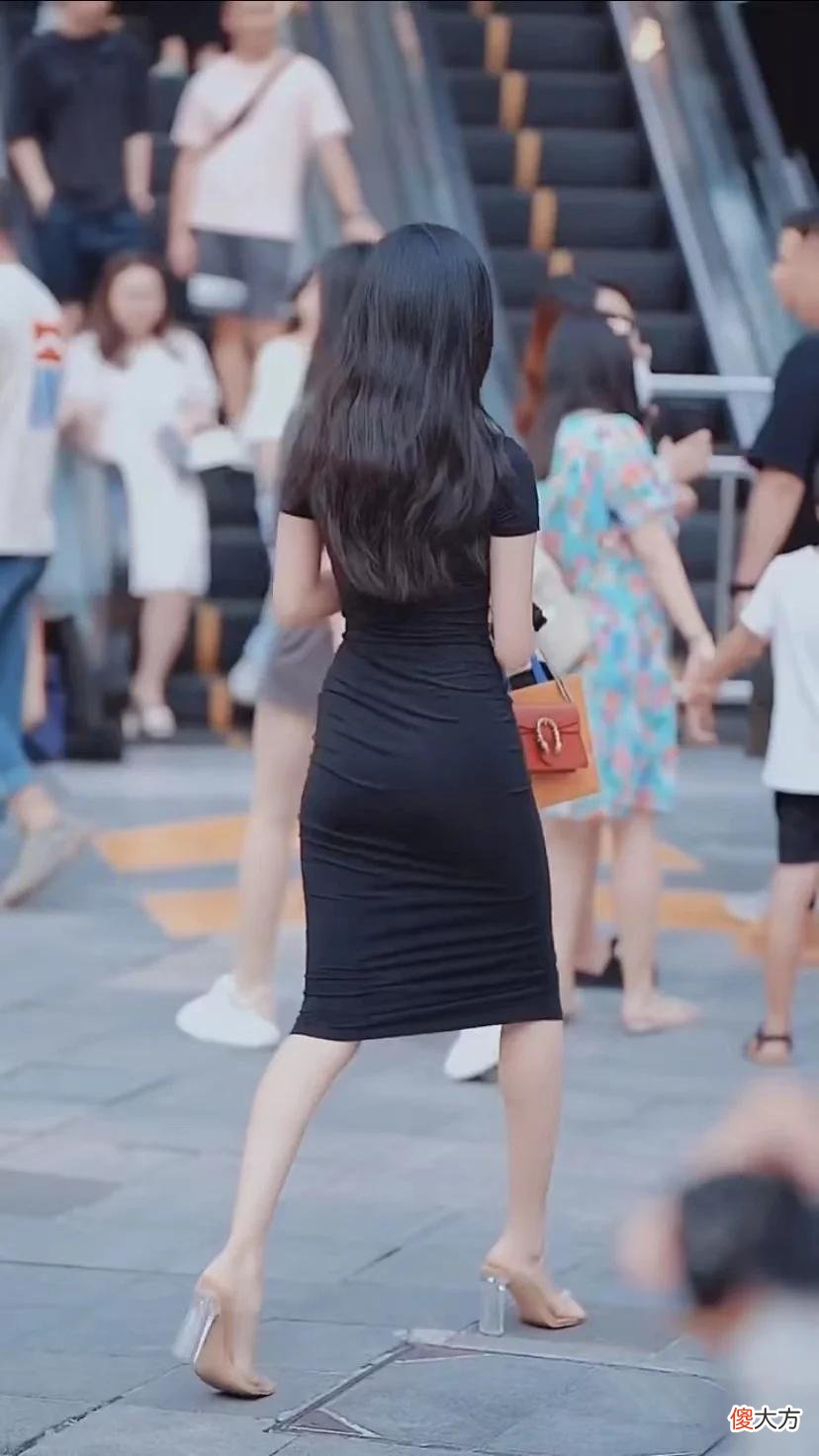 【就爱时尚】精致靓丽姐姐一袭黑色修身长裙搭配水晶高跟鞋，女人味十足又不失优雅