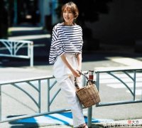 【就爱时尚】年纪大的女人要显年轻！建议试试时尚百搭的条纹衫，有档次有品位