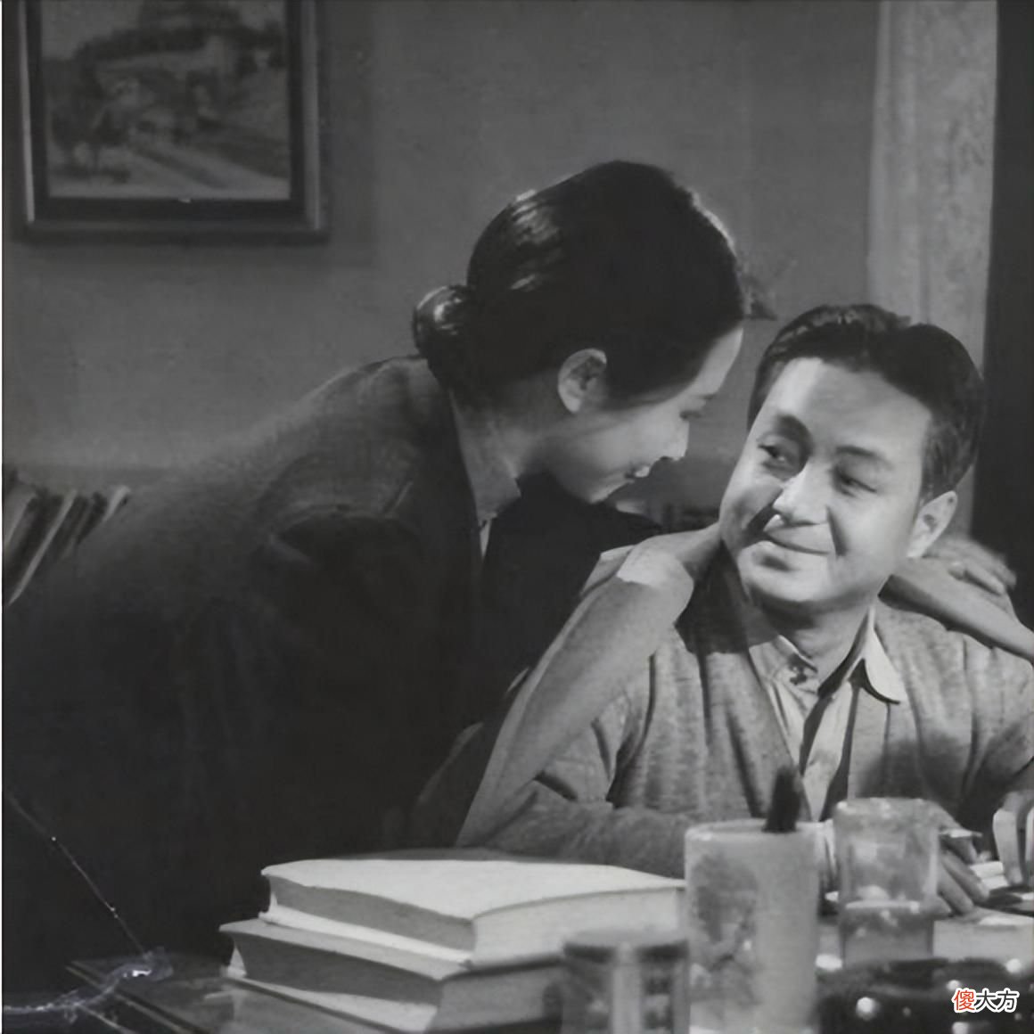 【爱历史】上海刚解放，干部把玩银元，牵出强占小妾案，陈毅批示：枪毙！