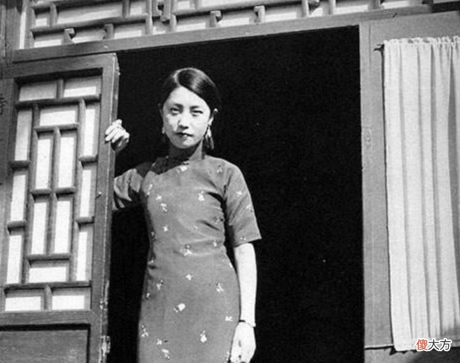 【爱历史】上海刚解放，干部把玩银元，牵出强占小妾案，陈毅批示：枪毙！