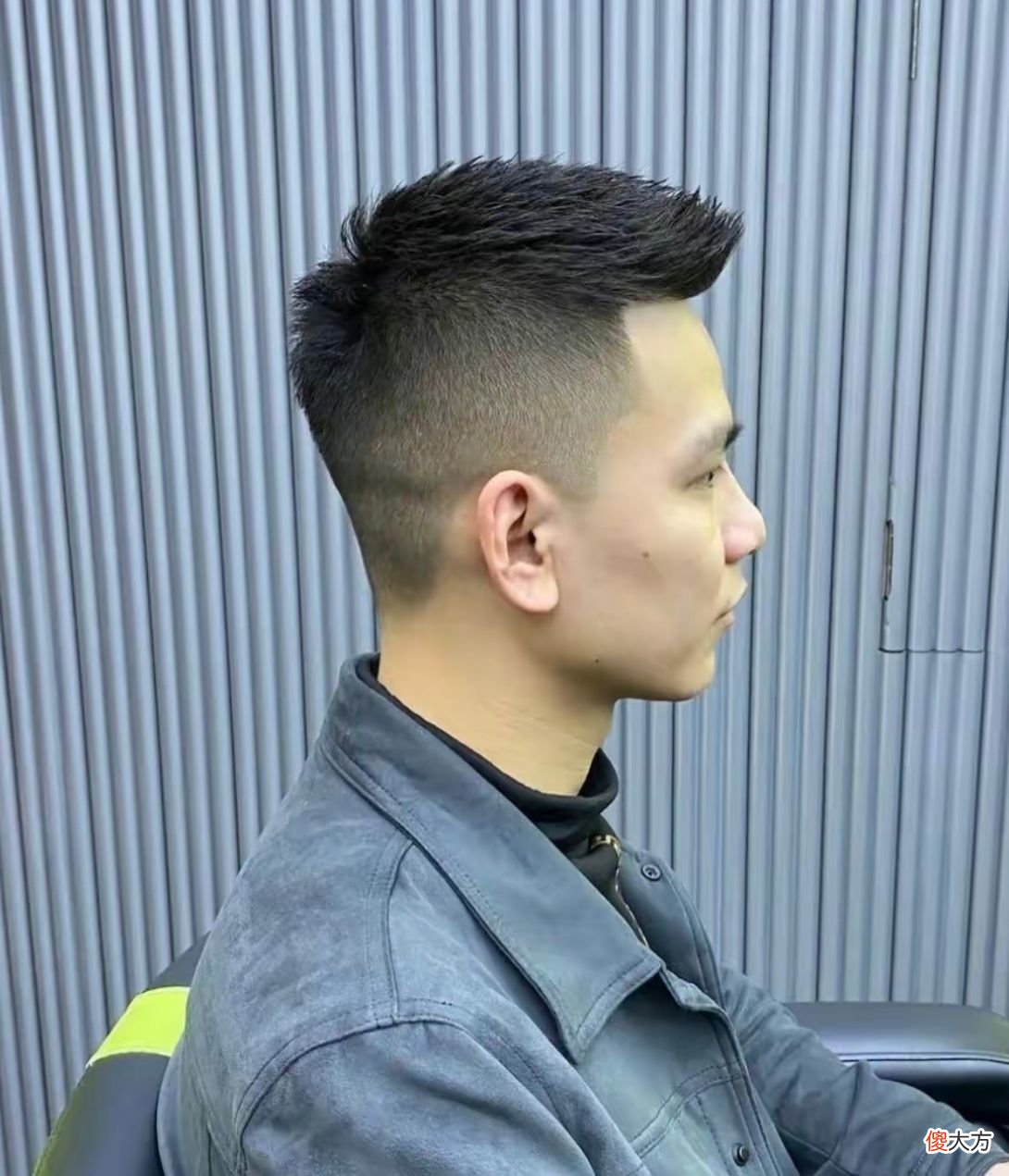 【时尚一点】建议中年男人：少留这3种“痞气发型”，油腻土气，长得帅也白搭
