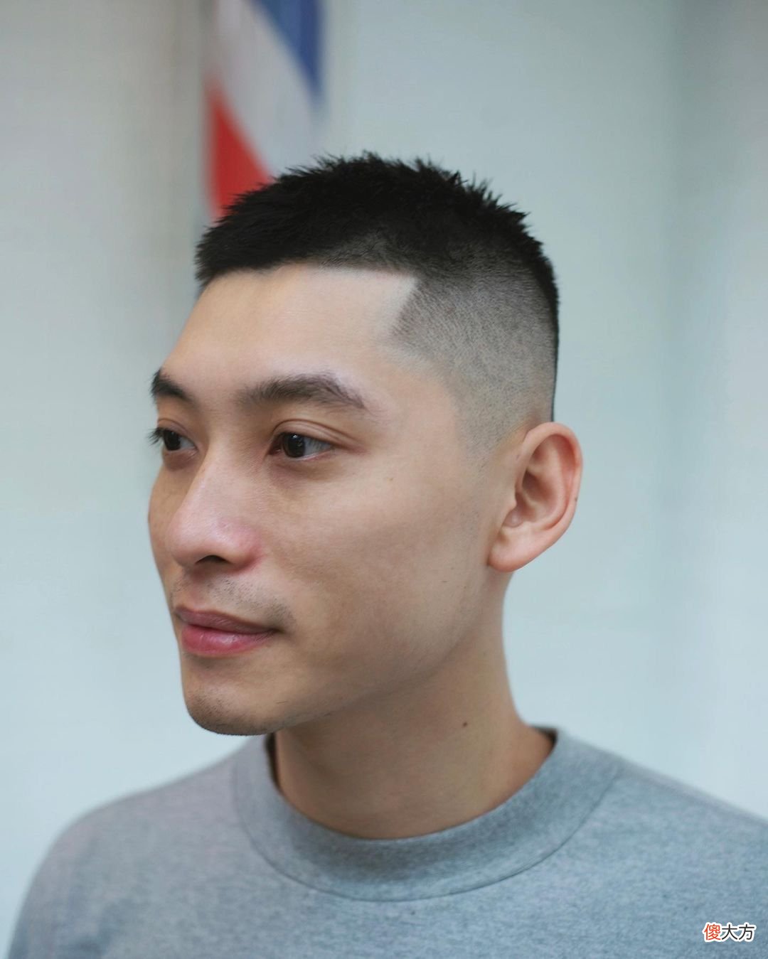 【时尚一点】建议中年男人：少留这3种“痞气发型”，油腻土气，长得帅也白搭