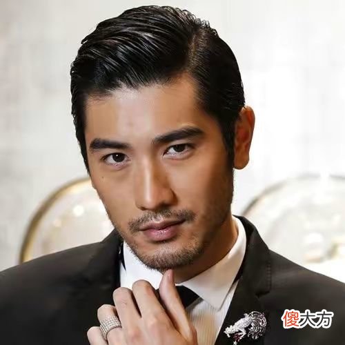 【时尚一点】建议中年男人：少留这3种“痞气发型”，油腻土气，长得帅也白搭
