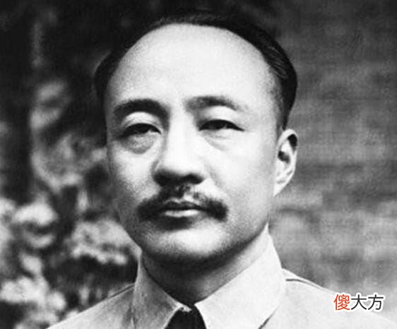 【历史故事】老照片：图一清末民初一少爷和他的幼妾，图四“金嗓子”周璇