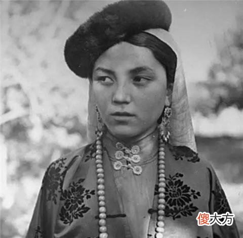【历史故事】1943年新疆老照片：想不到70多年前新疆女孩这么美，堪比一线女星