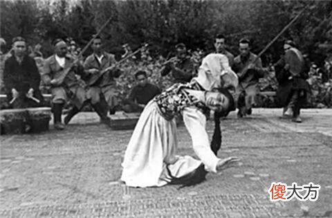 【历史故事】1943年新疆老照片：想不到70多年前新疆女孩这么美，堪比一线女星